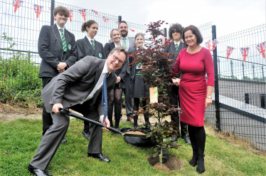 Jonathan Lord MP planting tree with Hoe Valley students 